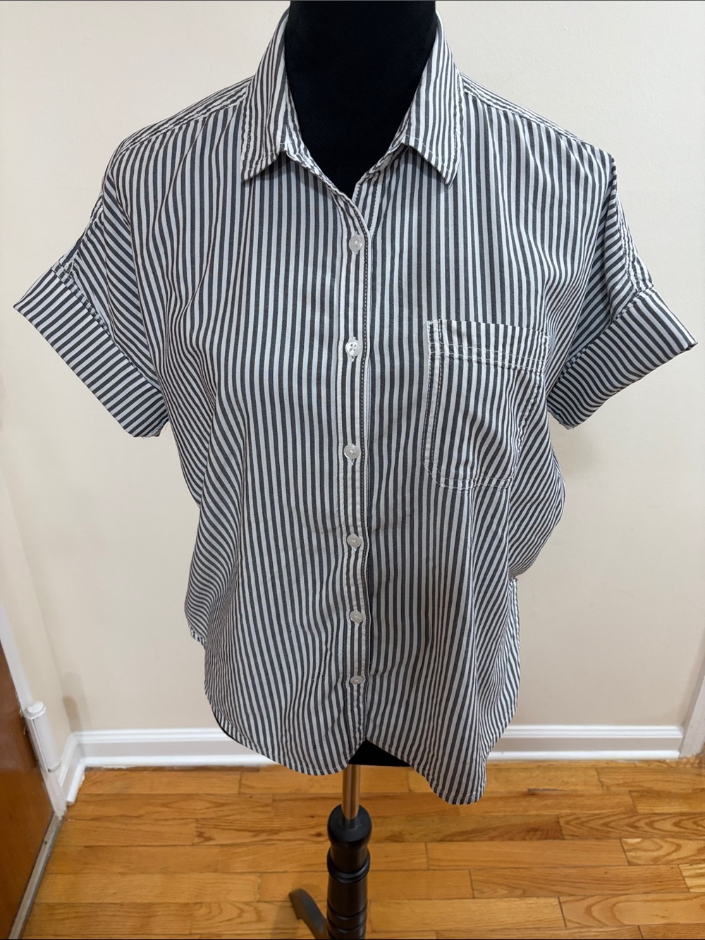 Abound Black and White Vertical Stripe Short-Sleeve Button-Down Shirt ( 1182 )
